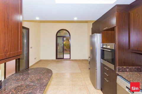 Townhouse in Dubai 4 bedrooms, 297.7 sq.m. № 49918 - photo 13