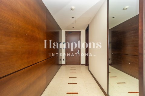 Apartment in Burj Khalifa, Dubai 2 bedrooms, 165.17967594 sq.m. № 113041 - photo 2