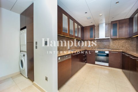 Apartment in Burj Khalifa, Dubai 2 bedrooms, 165.17967594 sq.m. № 113041 - photo 4