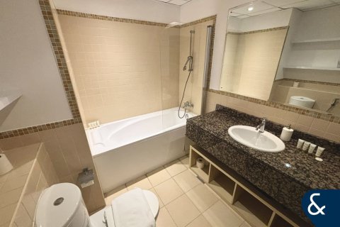 Apartment in Bahar, Jumeirah Beach Residence, Dubai 2 bedrooms, 101 sq.m. № 76444 - photo 13