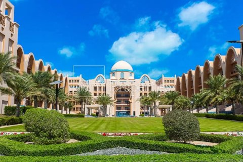 Apartment in Palm Jumeirah, Dubai 3 bedrooms, 271.7 sq.m. № 11075 - photo 1