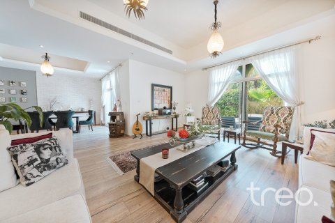 Villa in The Villa, Dubai 5 bedrooms, 371.61 sq.m. № 136313