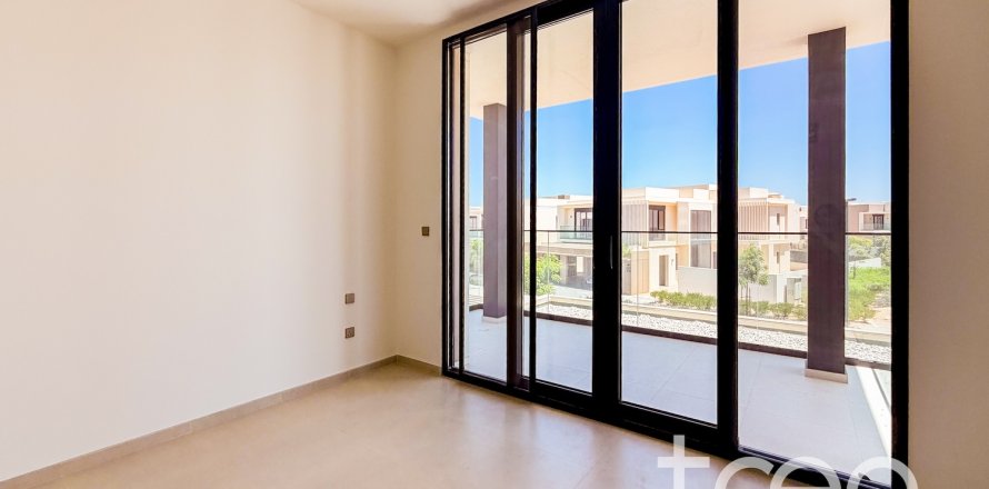Villa in Dubai 4 bedrooms, 427.91 sq.m. № 136318