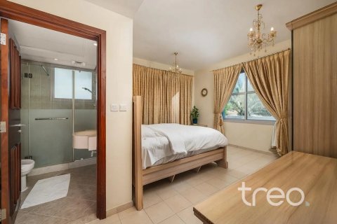 Villa in Falcon City of Wonders, Dubai 5 bedrooms, 603.96 sq.m. № 136314 - photo 10