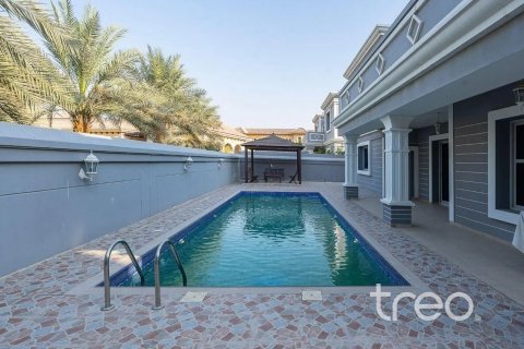 Villa in Falcon City of Wonders, Dubai 5 bedrooms, 603.96 sq.m. № 136314 - photo 4