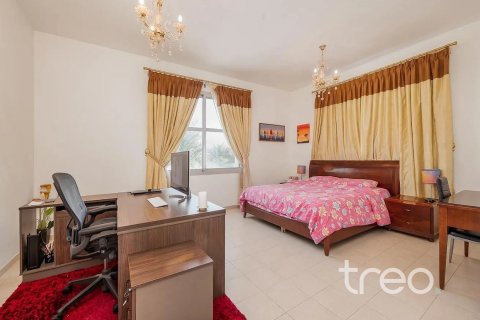 Villa in Falcon City of Wonders, Dubai 5 bedrooms, 603.96 sq.m. № 136314 - photo 11
