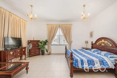 Villa in Falcon City of Wonders, Dubai 5 bedrooms, 603.96 sq.m. № 136314 - photo 8