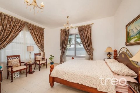 Villa in Falcon City of Wonders, Dubai 5 bedrooms, 603.96 sq.m. № 136314 - photo 15