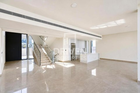 Villa in Dubai Hills Estate, Dubai 5 bedrooms, 649.02 sq.m. № 140985 - photo 3