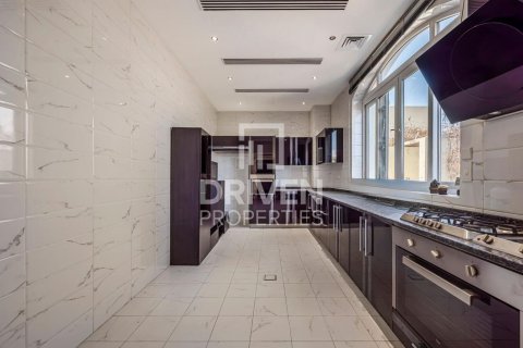 Villa en Nad Al Sheba 2, Nadd Al Sheba, Dubai, 6 dormitorios, 1858.06 m², № 136733 - foto 18