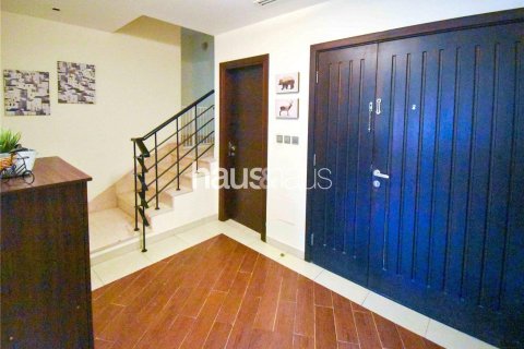 Townhouse in Jumeirah Village Triangle, Dubai 1 bedroom, 152 sq.m. № 43931 - photo 2