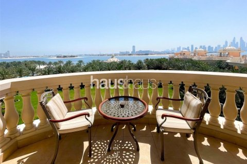 Купить апартаменты в отеле в The Crescent, Пальма Джумейра, Дубай: студию, 62м², № 43930 - фото 1