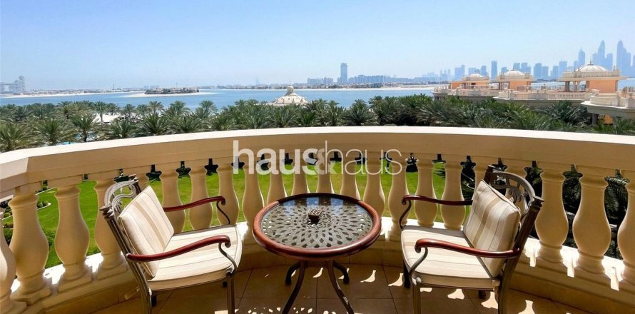 Апартаменты в отеле в The Crescent, Пальма Джумейра, Дубай, студия, 62м², № 43930