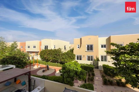Снять в аренду таунхаус в Дубае: 4 спальни, 232.7м², № 110935 - фото 6