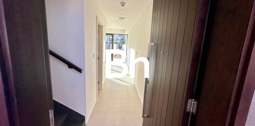 Таунхаус в Дубае, 3 спальни, 174м², № 58044