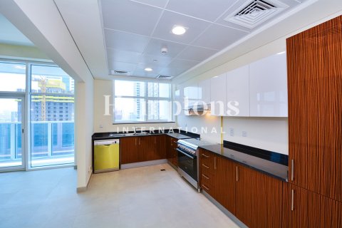 Снять в аренду квартиру в Marina Arcade Tower, Дубай Марина, Дубай: 2 спальни, 112.87714500м², № 103051 - фото 6