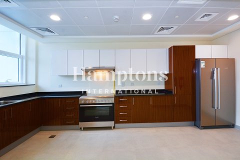 Снять в аренду квартиру в Marina Arcade Tower, Дубай Марина, Дубай: 2 спальни, 112.87714500м², № 103051 - фото 5
