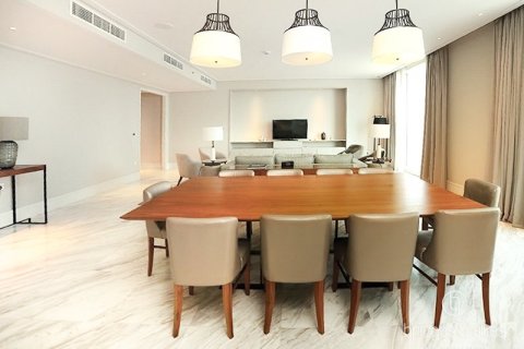 Apartment in Downtown Dubai (Downtown Burj Dubai), Dubai 4 bedrooms, 261.3 sq.m. № 77292 - photo 4