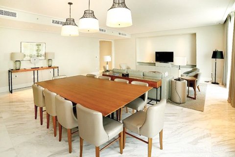 Apartment in Downtown Dubai (Downtown Burj Dubai), Dubai 4 bedrooms, 261.3 sq.m. № 77292 - photo 3