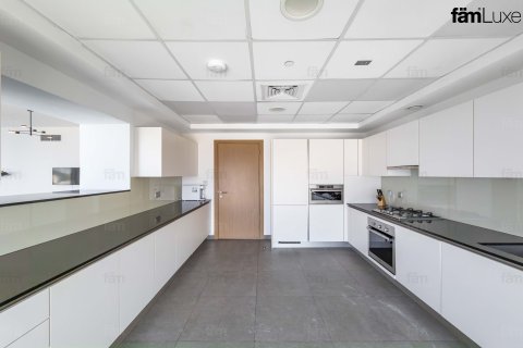 Apartment in Downtown Dubai (Downtown Burj Dubai), Dubai 3 bedrooms, 245 sq.m. № 94985 - photo 21