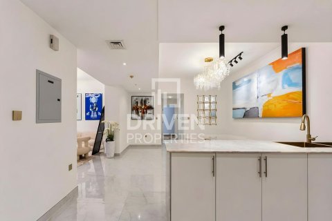 Apartment in The Residences, Downtown Dubai (Downtown Burj Dubai), Dubai 2 bedrooms, 125.42 sq.m. № 140702 - photo 12
