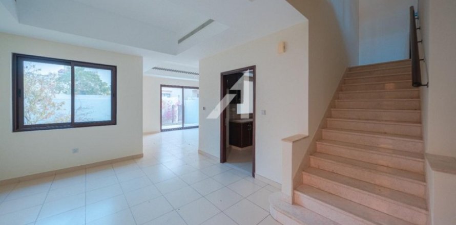 Villa en Dubai, 3 dormitorios, 264 m², № 98011