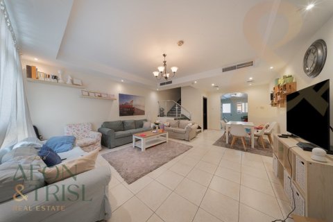 Купить виллу в Diamond Views, Джумейра Вилладж Серкл, Дубай: 3 спальни, 143м², № 60678 - фото 1