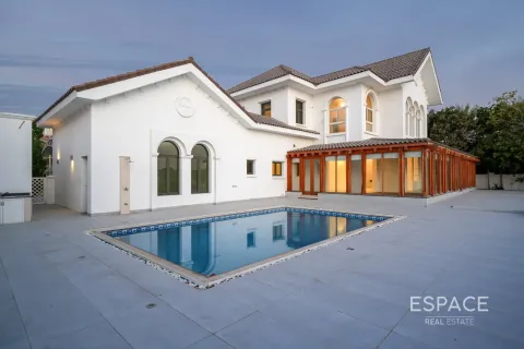 Villa à Palm Jumeirah, Dubai, 5 chambres, 743 m², № 61848 - photo 1