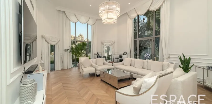 Вилла в Пальме Джумейре, Дубай, 4 спальни, 483м², № 61856