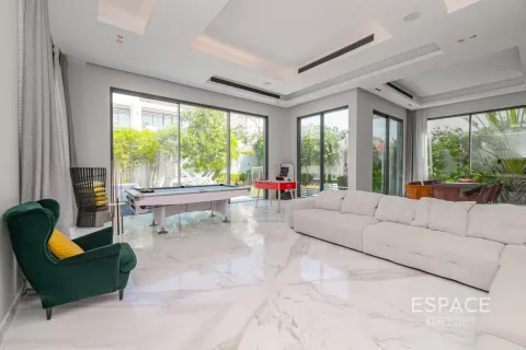 Купить виллу в Jumeirah Park, Дубай: 5 спален, 480м², № 61859 - фото 2