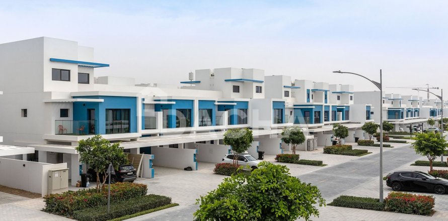 Adosado en Damac Lagoons, Dubai, 4 dormitorios, 212 m², № 105162