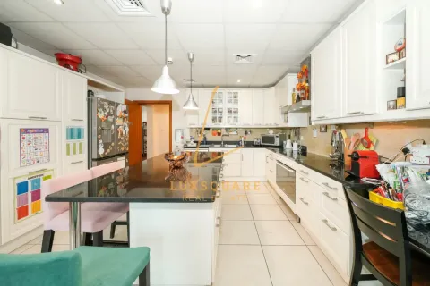 Apartment in Green Community, Dubai 3 bedrooms, 237 sq.m. № 93772 - photo 8