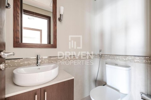 Apartment in DIFC, Dubai 2 bedrooms, 166.48 sq.m. № 128315 - photo 11