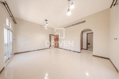 Villa in The Villa, Dubai 5 bedrooms, 427.35 sq.m. № 128309 - photo 8