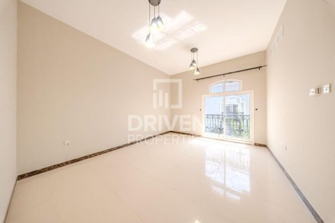 Villa in The Villa, Dubai 5 bedrooms, 427.35 sq.m. № 128309 - photo 12