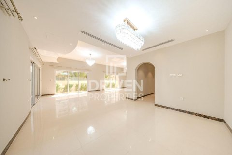 Villa in The Villa, Dubai 5 bedrooms, 427.35 sq.m. № 128309 - photo 2