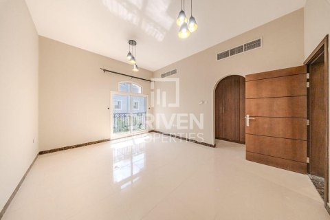 Villa in The Villa, Dubai 5 bedrooms, 427.35 sq.m. № 128309 - photo 13
