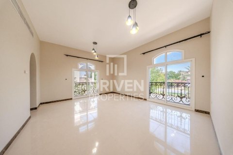 Villa in The Villa, Dubai 5 bedrooms, 427.35 sq.m. № 128309 - photo 6