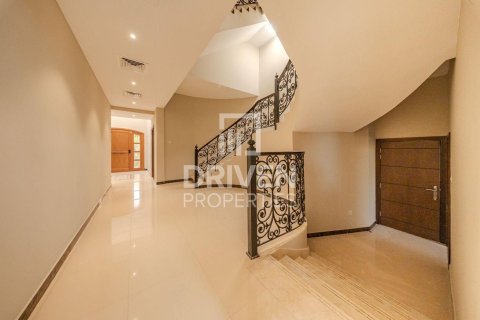 Villa in The Villa, Dubai 5 bedrooms, 427.35 sq.m. № 128309 - photo 17