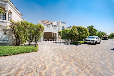 Villa in The Villa, Dubai 5 bedrooms, 427.35 sq.m. № 128309 - photo 23