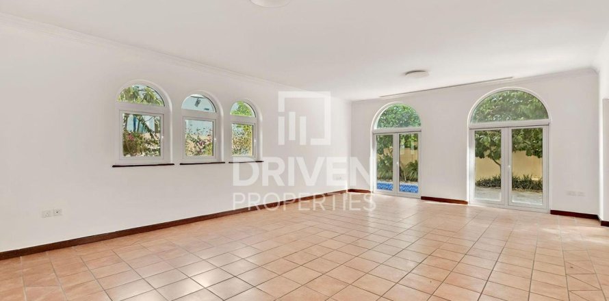 Villa in The Villa, Dubai 5 bedrooms, 1000.94 sq.m. № 128320