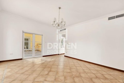 Villa in The Villa, Dubai 5 bedrooms, 1000.94 sq.m. № 128320 - photo 17