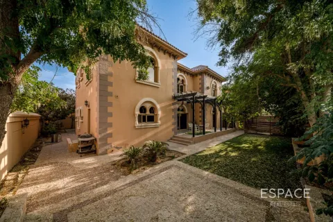 Villa en Dubai Land, Dubai, 5 dormitorios, 600 m², № 71062 - foto 1