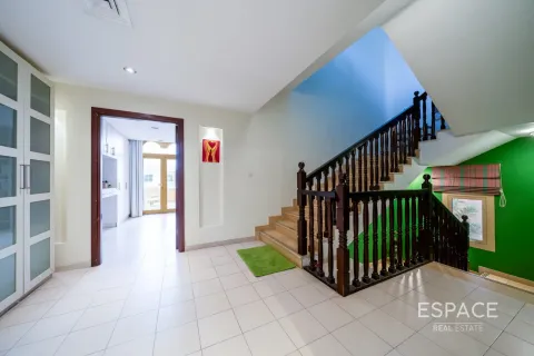 Villa en Dubai Land, Dubai, 5 dormitorios, 600 m², № 71062 - foto 6