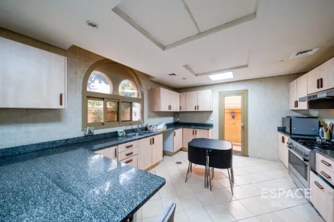 Villa en Dubai Land, Dubai, 5 dormitorios, 600 m², № 71062 - foto 4