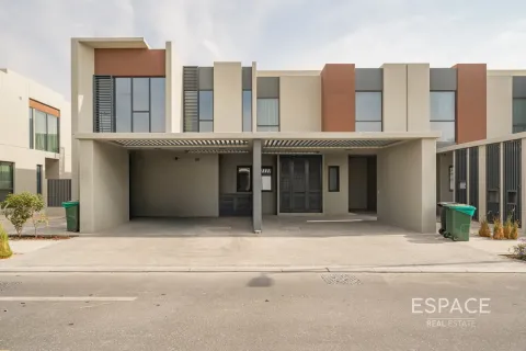 Villa en Dubai Land, Dubai, 4 dormitorios, 243 m², № 71063 - foto 1