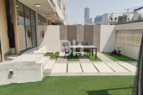 Villa à Jumeirah Village Circle, Dubai, 3 chambres, 230 m², № 24935 - photo 2