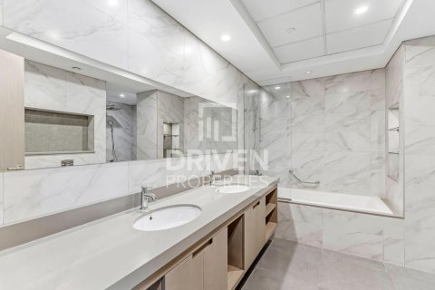 Apartment in Al Satwa, Dubai 3 bedrooms, 222.97 sq.m. № 128188 - photo 19