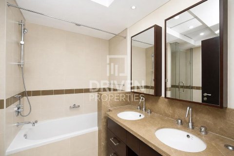 Снять в аренду квартиру в 29 Burj Boulevard, Даунтаун Дубай (Даунтаун Бурдж Дубай), Дубай: 2 спальни, 118.36м², № 127883 - фото 12