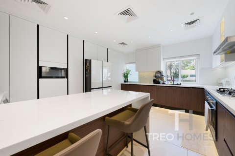 Villa in Meadows, Dubai 5 bedrooms, 465 sq.m. № 13345 - photo 8